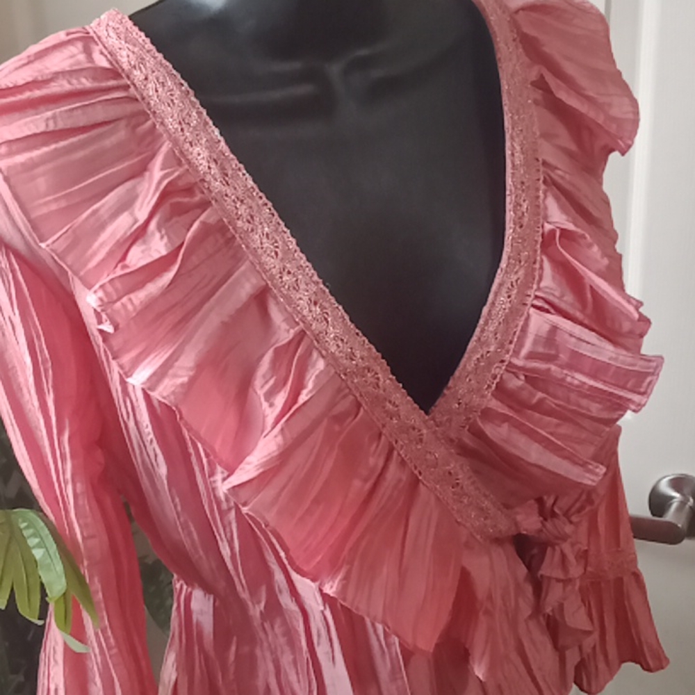 Beautiful Blouse - Picture 3 of 4